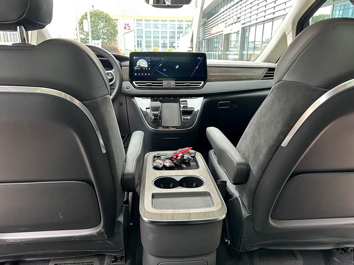 Hongqi HQ9 PHEV 2024 2.0 T 4 WD — фото 10