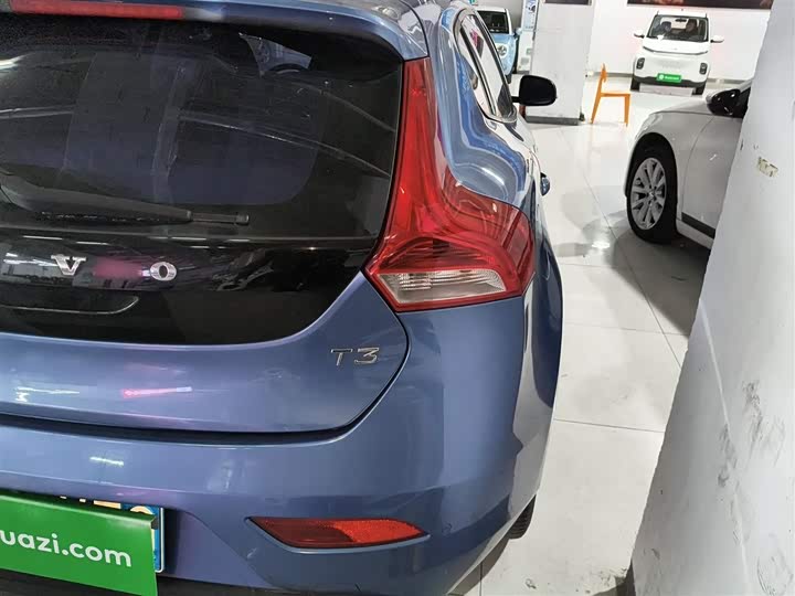 Volvo V40 2016 T 3 — фото 24