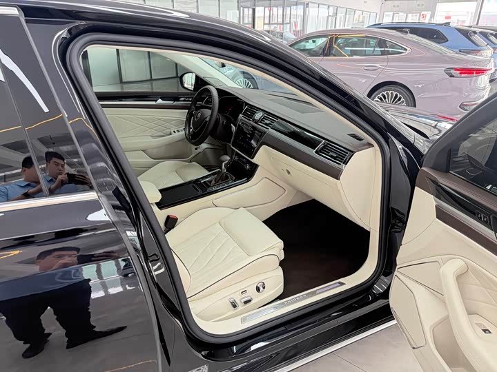 Volkswagen Phideon — фото 14