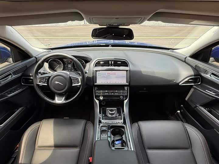 Jaguar XEL 2018 2.0 T 200 PS — фото 30