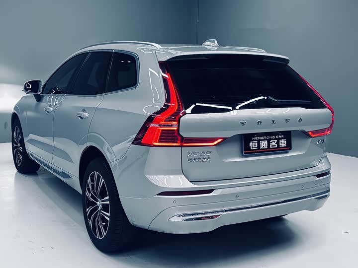 Volvo XC60 2022 B 5 4 WD — фото 3