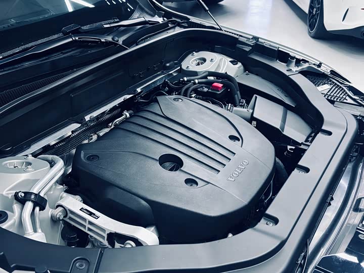 Volvo XC60 2022 B 5 4 WD — фото 19