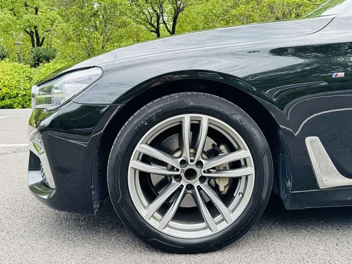 BMW 7 Series — фото 17