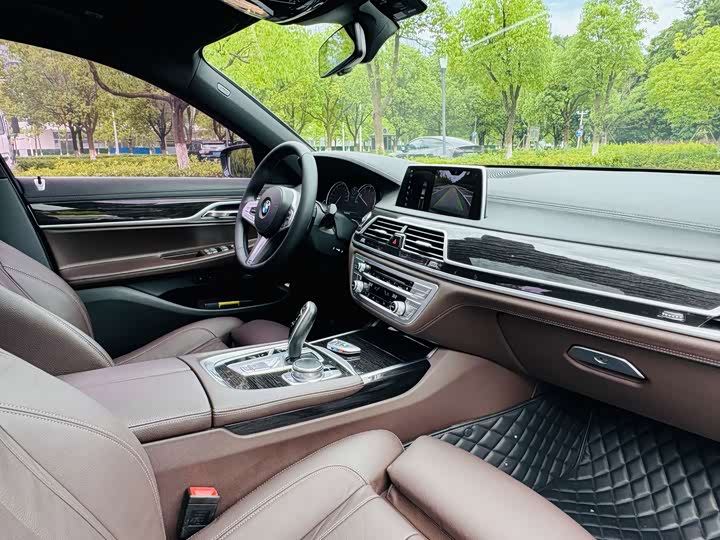 BMW 7 Series — фото 11