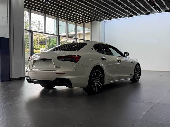 Maserati Ghibli 2021 3.0 T Gran Sport — фото 17