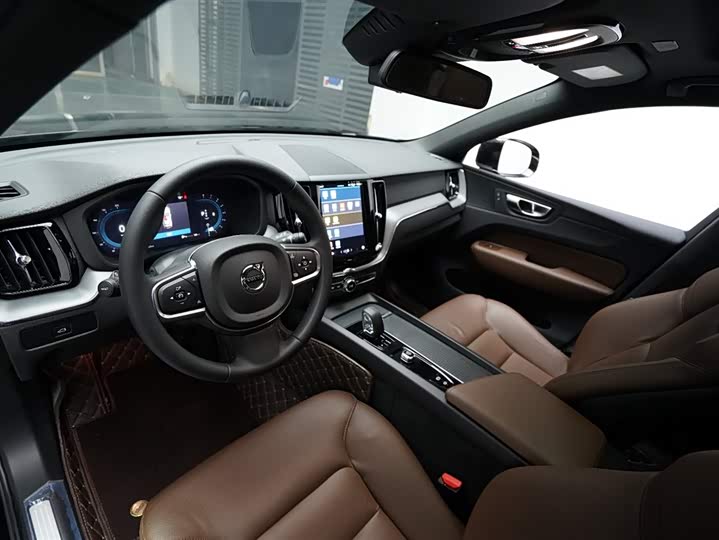 Volvo XC60 2024 B 5 4 WD — фото 3