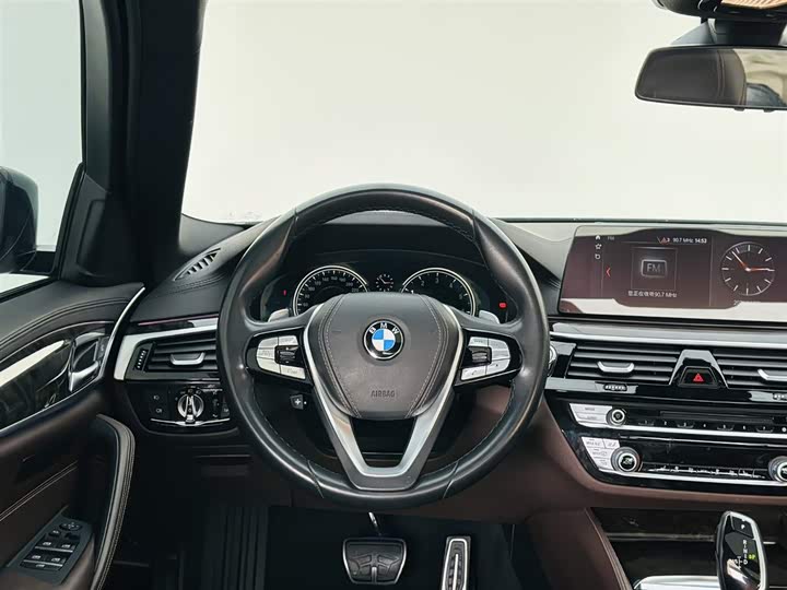 BMW 5-Series 2018 530 Li Leading M — фото 16
