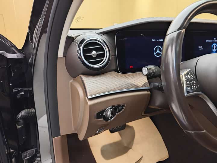 Mercedes-Benz E-Class 2021 E 300 L — фото 12