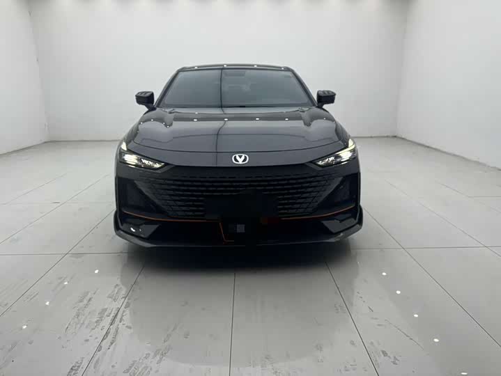 Changan UNI-V 2022 1.5 T — фото 2