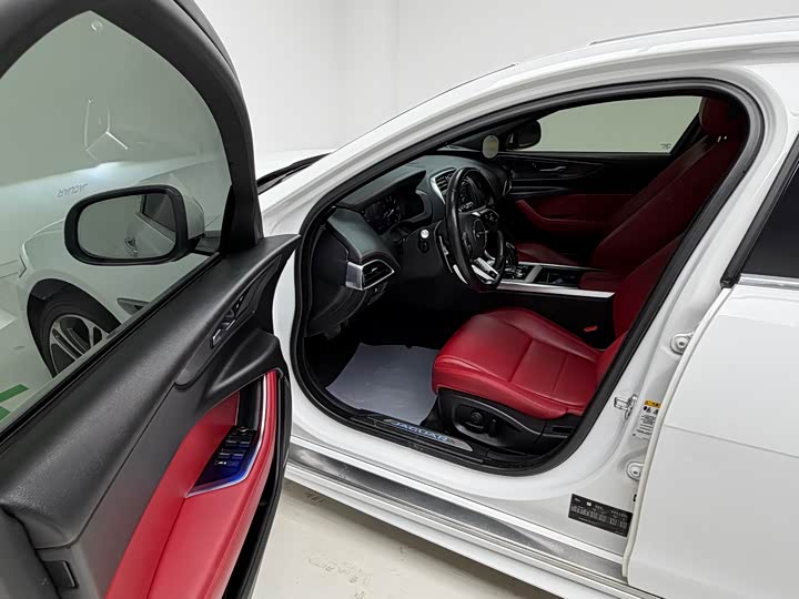 Jaguar XEL 2020 2.0 T 200 PS R-DYNAMIC S — фото 12