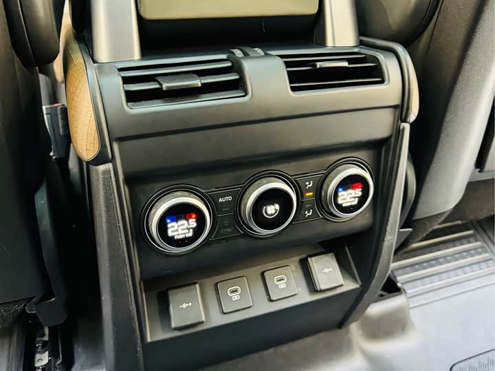 Land Rover Defender — фото 14
