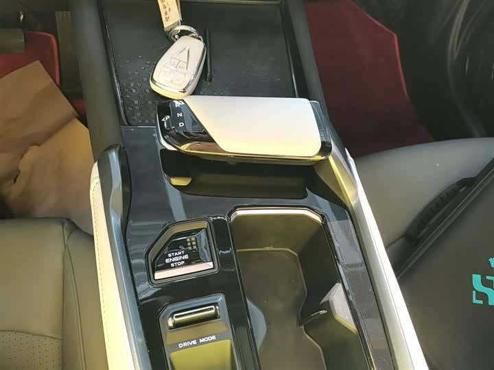 Changan UNI-T 2023 1.5 T Premium — фото 14