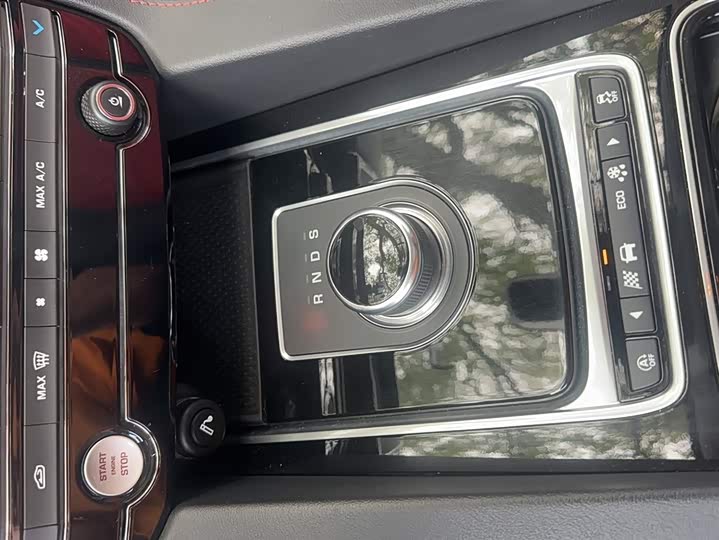 Jaguar F-PACE 2018 2.0 T 4 WDR-Sport — фото 16