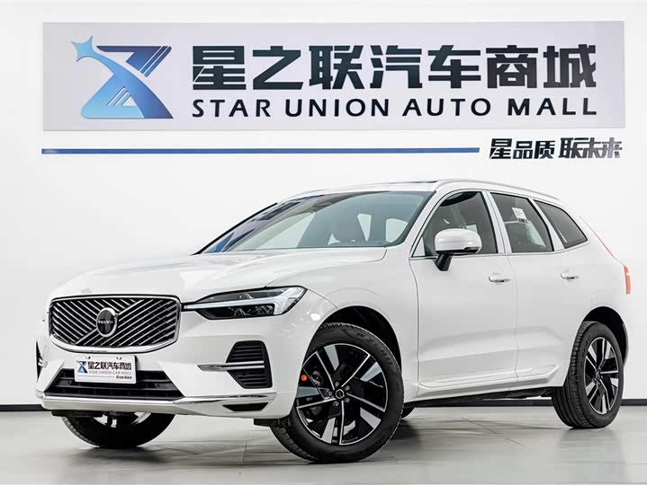 Volvo XC60 2026 B 5 4 WD — фото 1