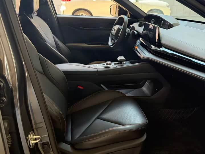 Changan UNI-V 2022 1.5 T Premium — фото 10