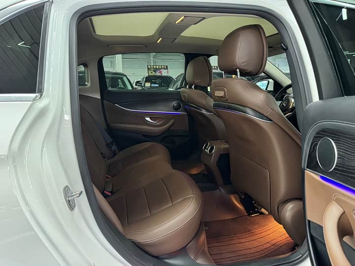 Mercedes-Benz E-Class 2019 E 300 L — фото 15