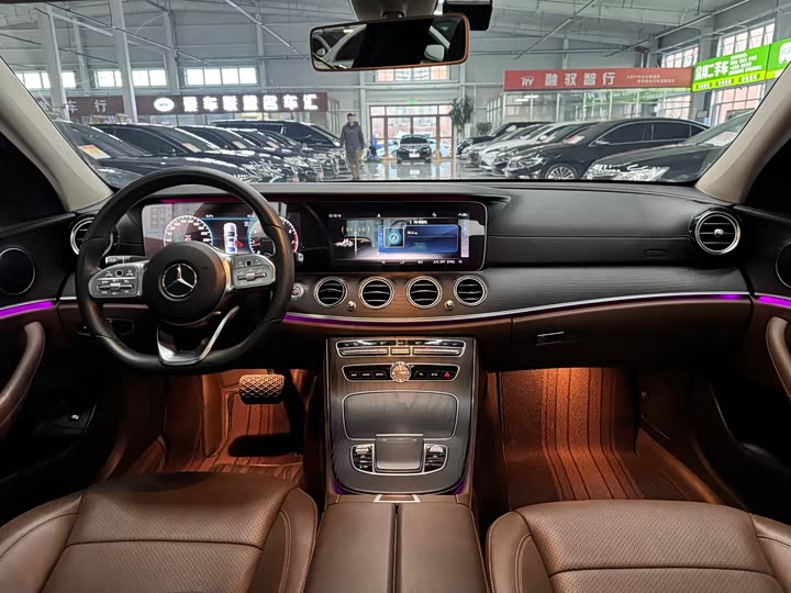 Mercedes-Benz E-Class 2019 E 300 L — фото 16