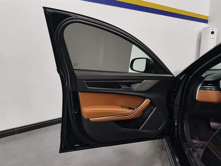 Jaguar XFL 2022 XFL 2.0 T P 250 2 WD — фото 7
