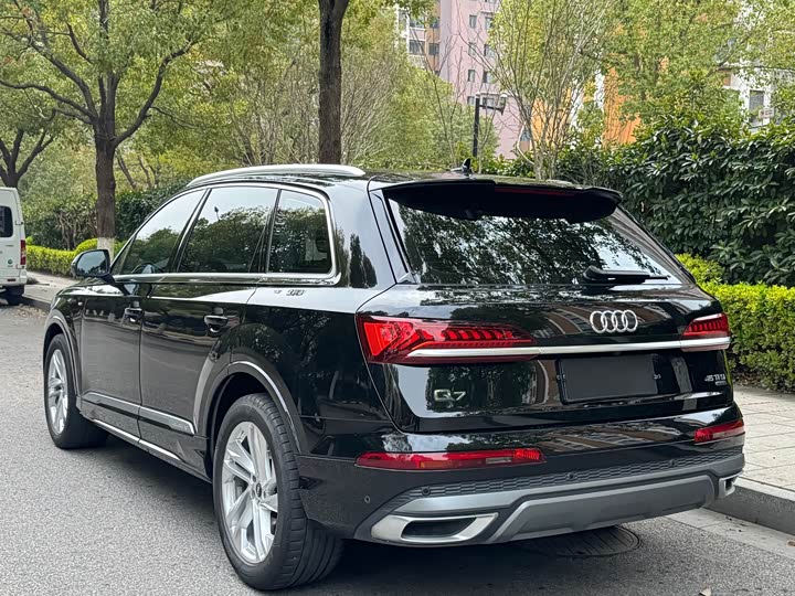 Audi Q7 2023 45 TFSI quattro S line Sport — фото 4