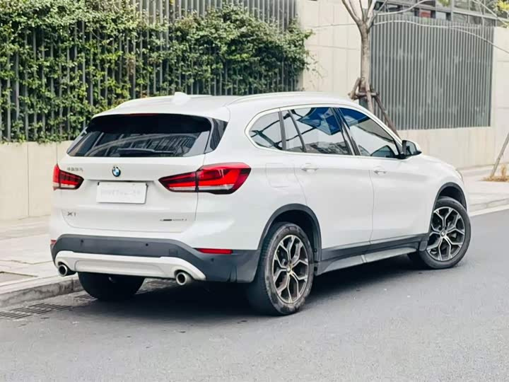 BMW X1 2022 s Drive 25 Li Leading — фото 3