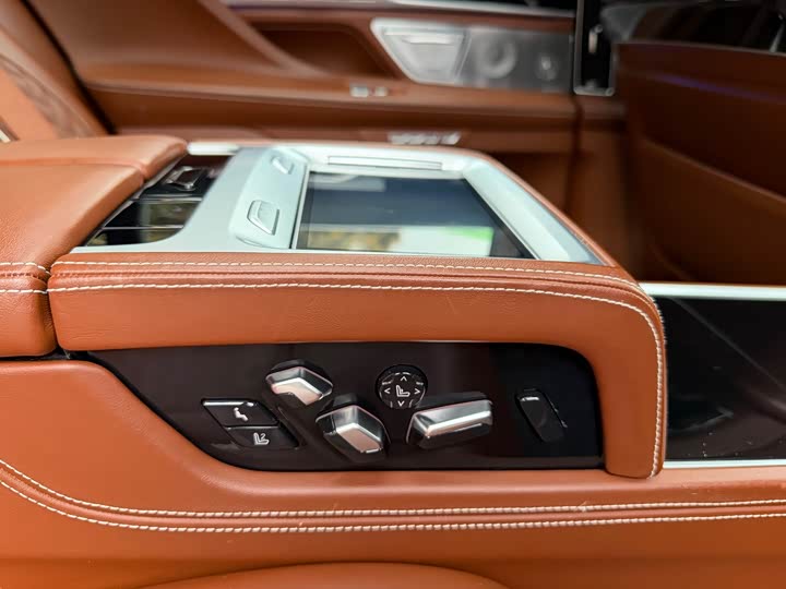 BMW 7-Series 2018 740 Li x Drive M — фото 18