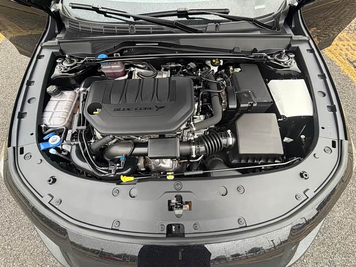 Changan UNI-V 2025 2.0 T — фото 27