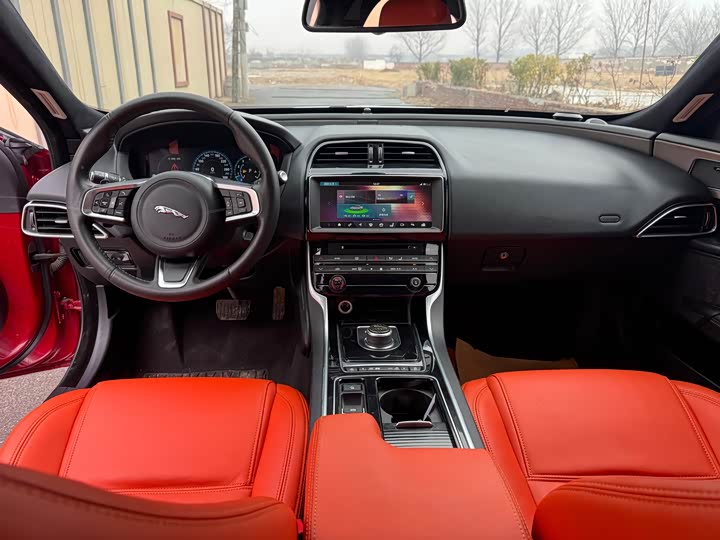 Jaguar XEL 2018 2.0 T 200 PS — фото 9
