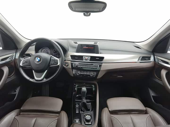 BMW X1 2018 s Drive 18 Li — фото 5