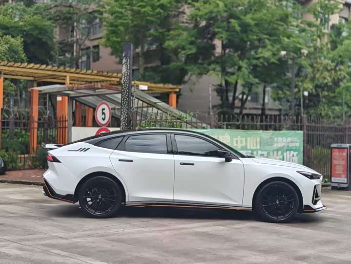 Changan UNI-V 2023 1.5 T — фото 11