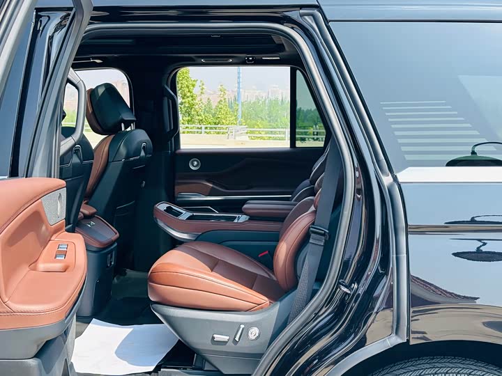 Lincoln Navigator — фото 13