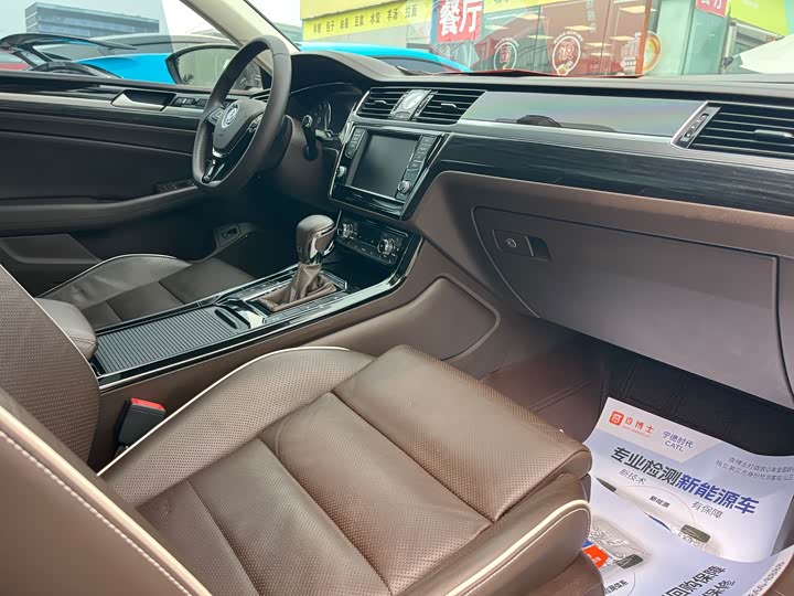 Volkswagen Phideon — фото 6