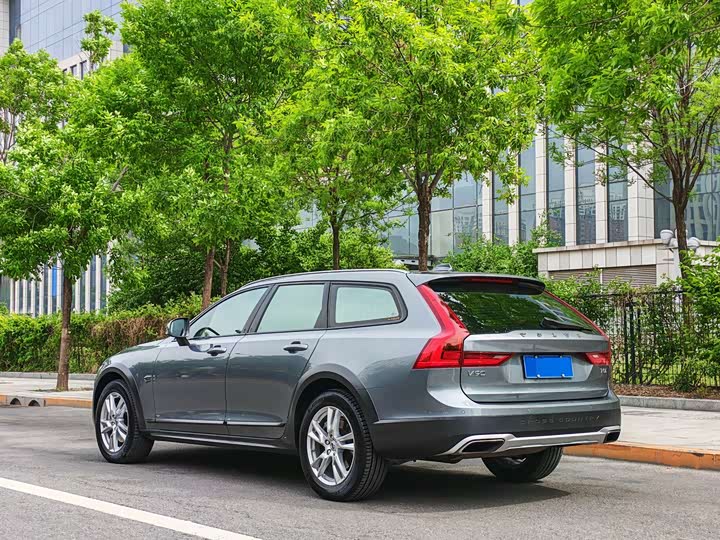Volvo V90 2017 Cross Country T 5 AWD — фото 4
