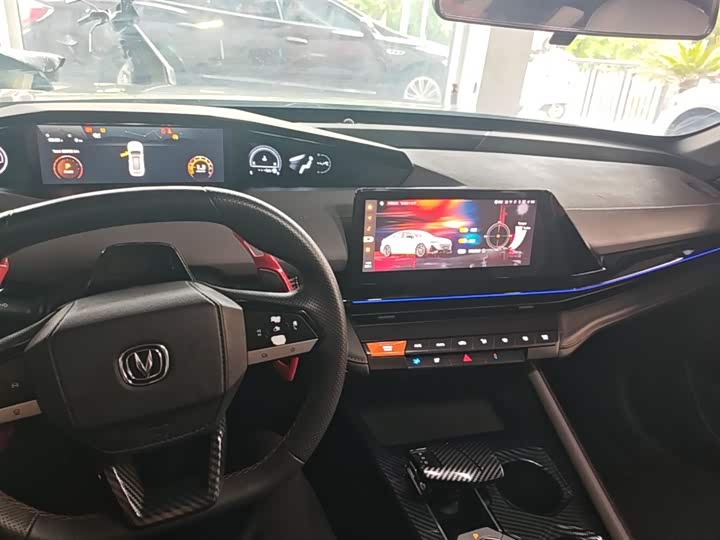 Changan UNI-V 2022 1.5 T Premium — фото 10