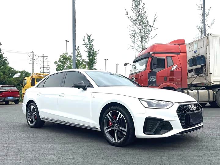 Audi A4L 40 TFSI люкс-динамик — фото 3