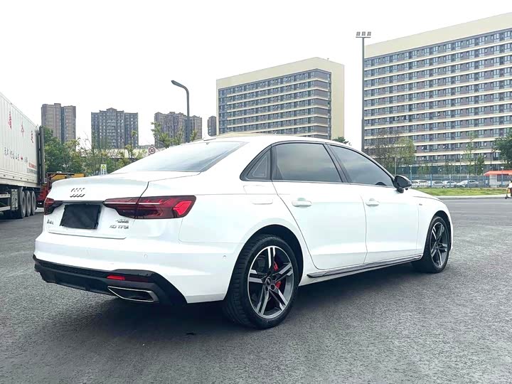 Audi A4L 40 TFSI люкс-динамик — фото 13