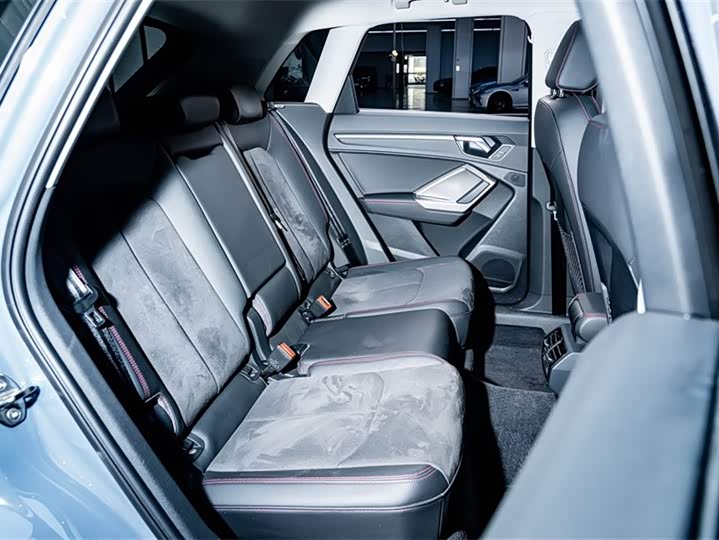 Audi Q3 2023 40 TFSI RS — фото 23