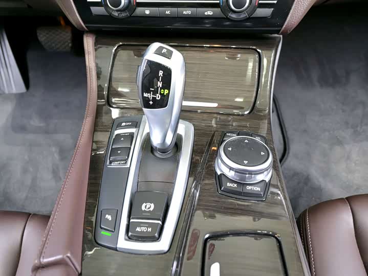BMW 5-Series 2014 525 Li — фото 16