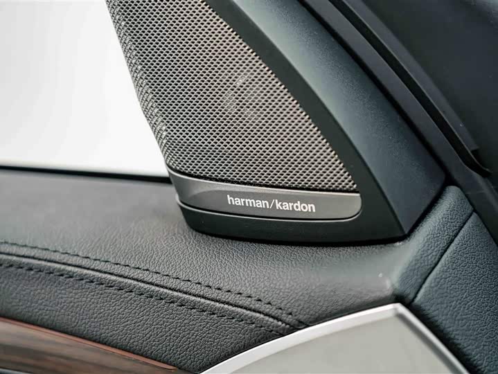 BMW 6-Series 2018 630i — фото 16