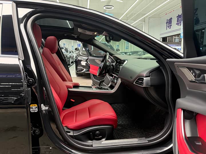 Jaguar XEL 2024 2.0 T 250 PS R-DYNAMIC S — фото 15