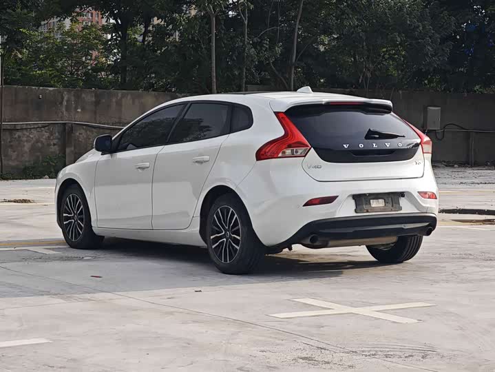 Volvo V40 2018 T 3 — фото 8