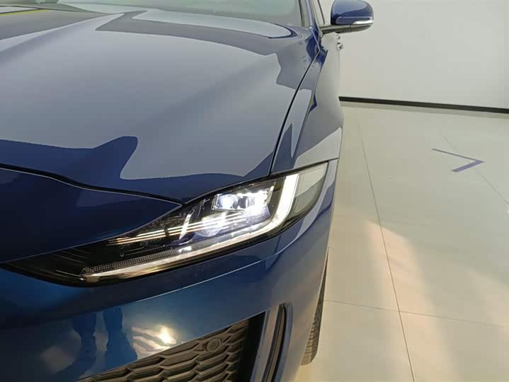 Jaguar XEL 2021 2.0 T 250 PS R-DYNAMIC S — фото 5