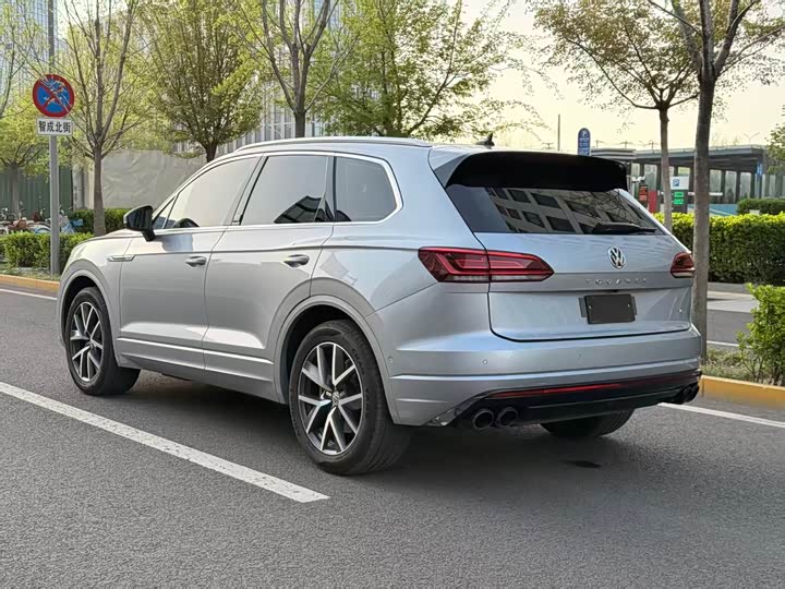 Volkswagen Touareg — фото 6