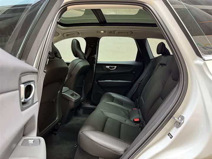 Volvo XC60 2022 B 5 4 WD — фото 10