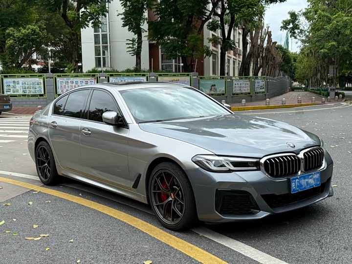 BMW 5 Series 540i M спортпакет — фото 3