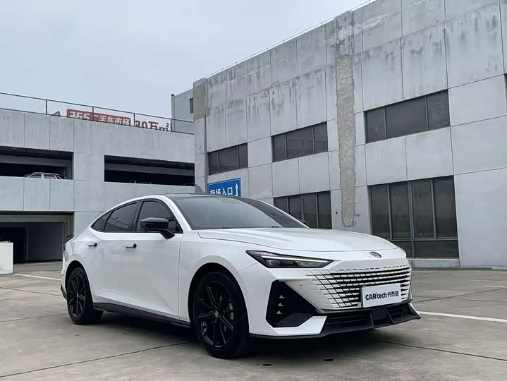 Changan UNI-V 2022 1.5 T Premium — фото 3
