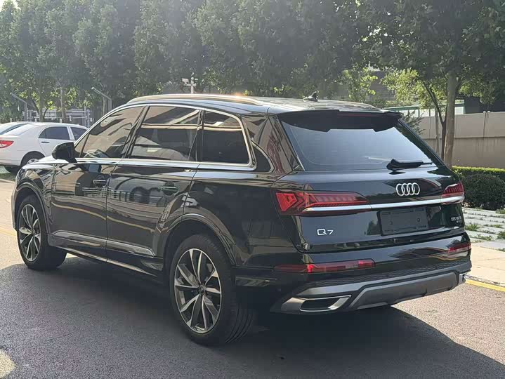 Audi Q7 2023 55 TFSI quattro S line Sport — фото 4