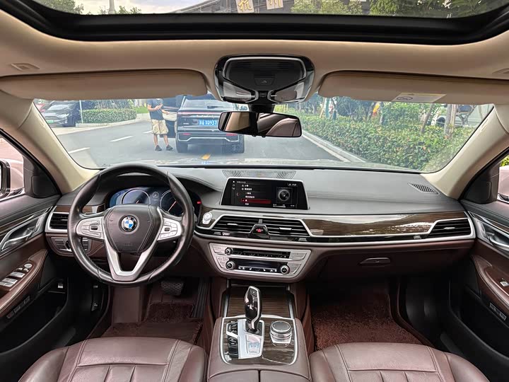 BMW 7 Series 730Li продвинутая — фото 11
