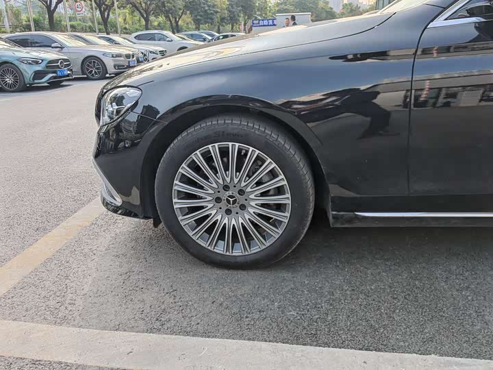 Mercedes-Benz E-Class 2022 E 300 L Luxury — фото 14