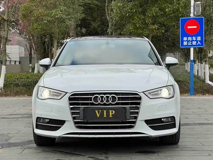 Audi A3 2015 Sportback 40 TFSI ATComfort — фото 3