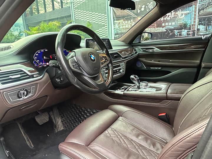 BMW 7-Series 2017 740 Li x Drive Luxury — фото 4